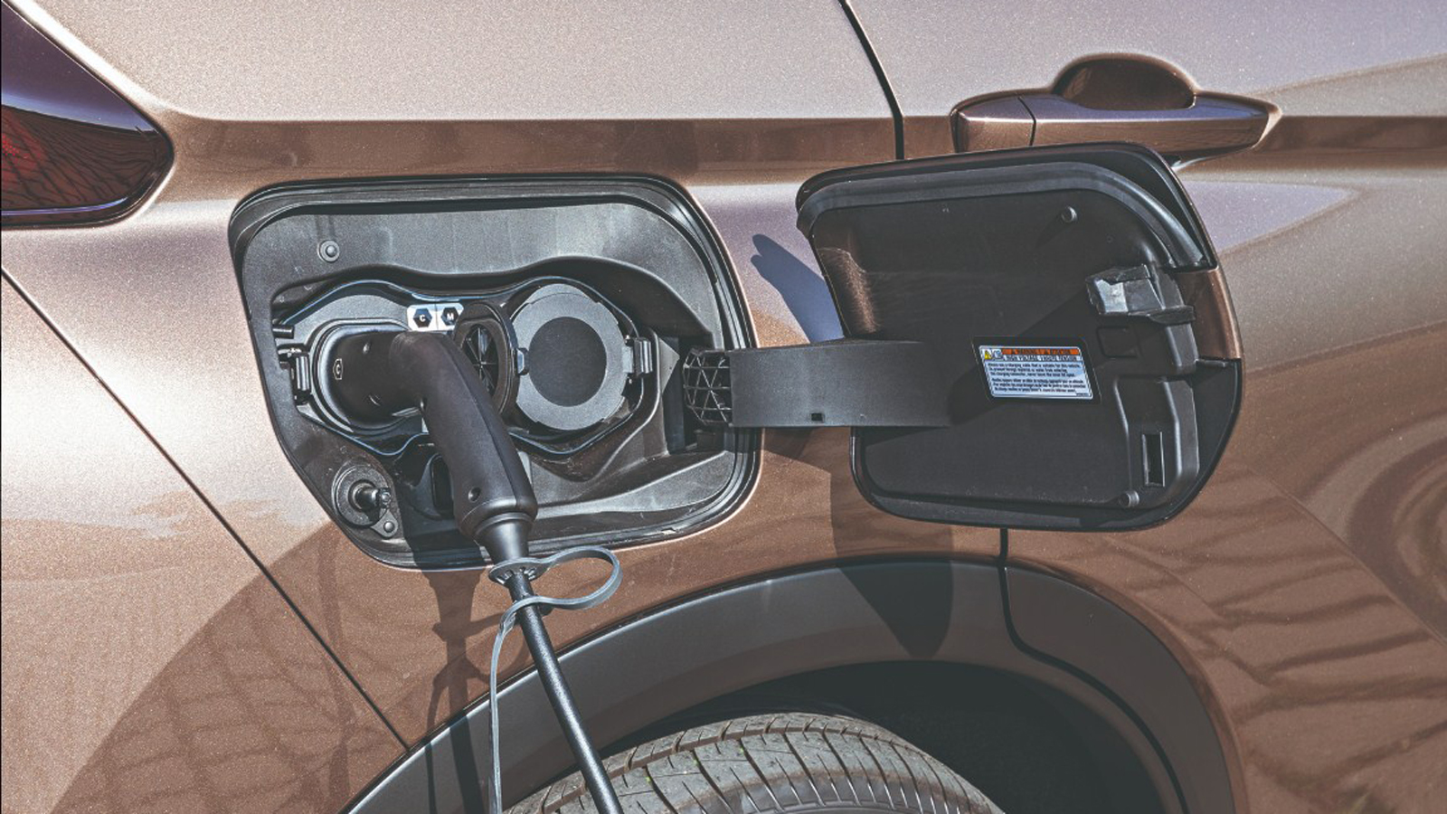 Οδηγούμε το Mitsubishi Eclipse Cross Plug-In